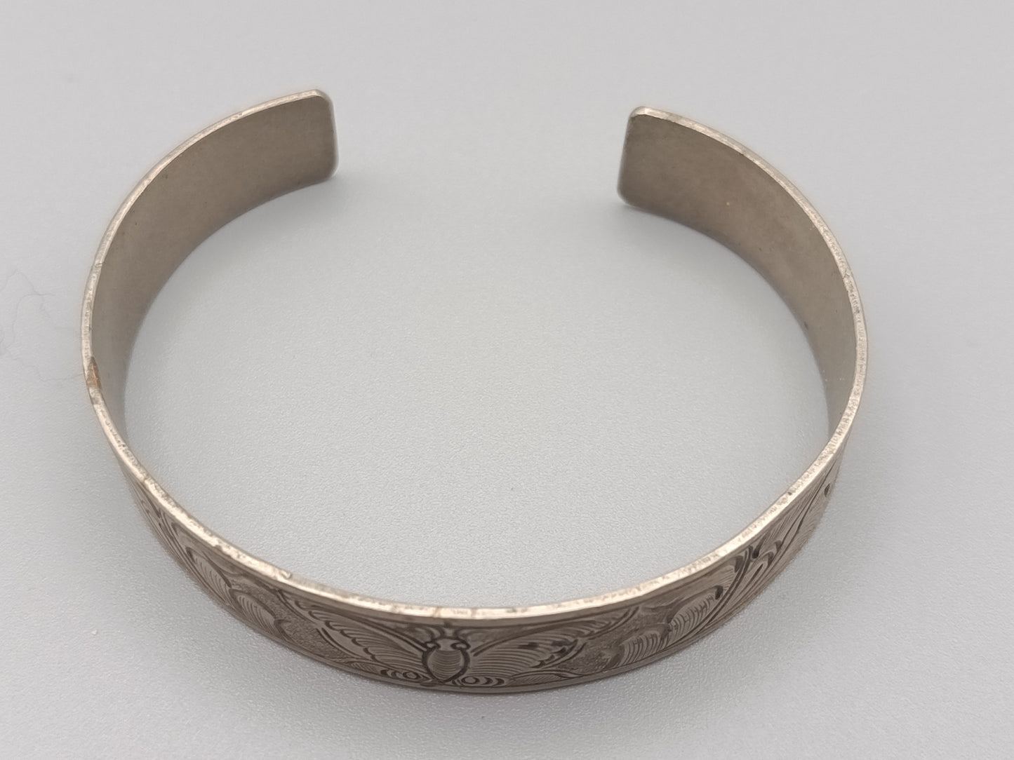 Klassische Damen Armspange mit Schmetterling