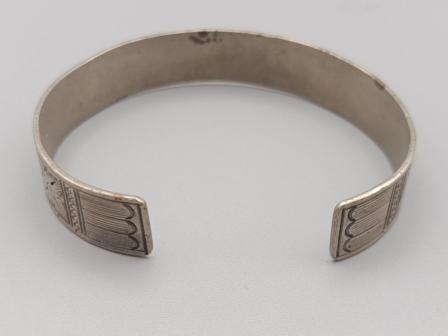 Klassische Damen Armspange mit Schmetterling