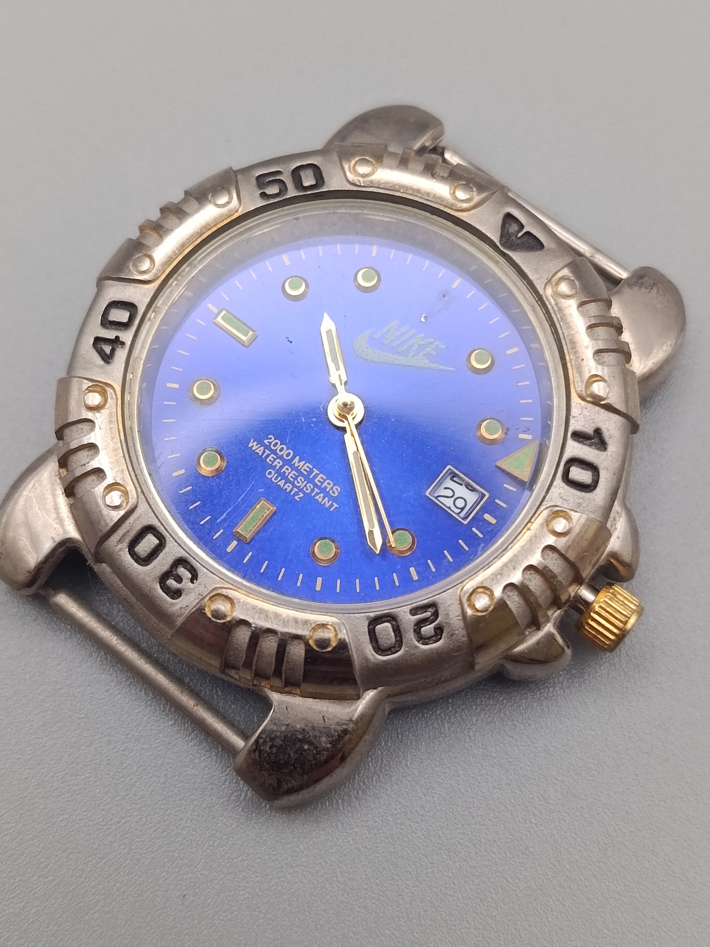 Sportliche Nike Herren Uhr Robustes Taucher-Design
