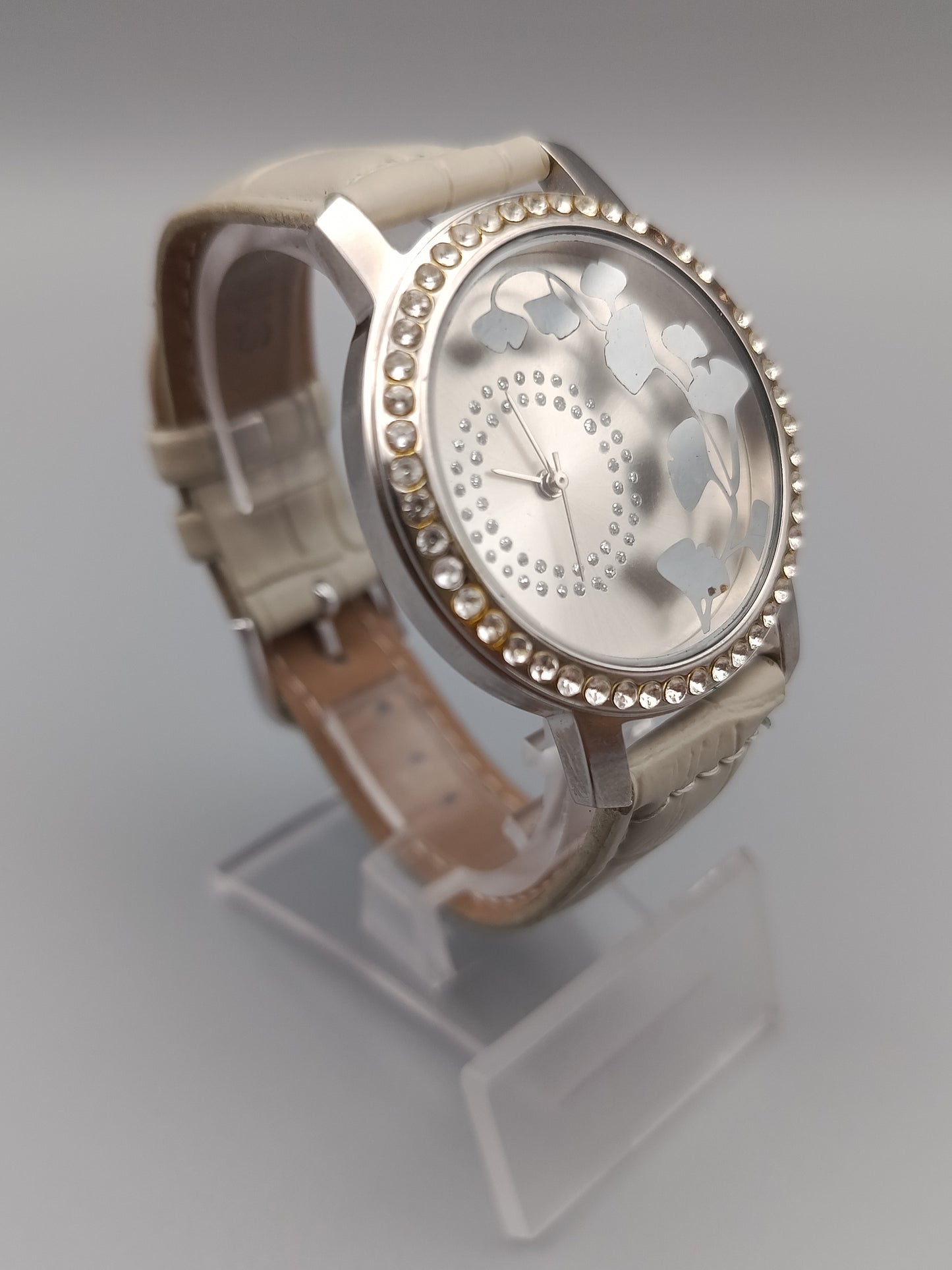 Moderne Damen Uhr mit Strasslünette und floralem Zifferblatt