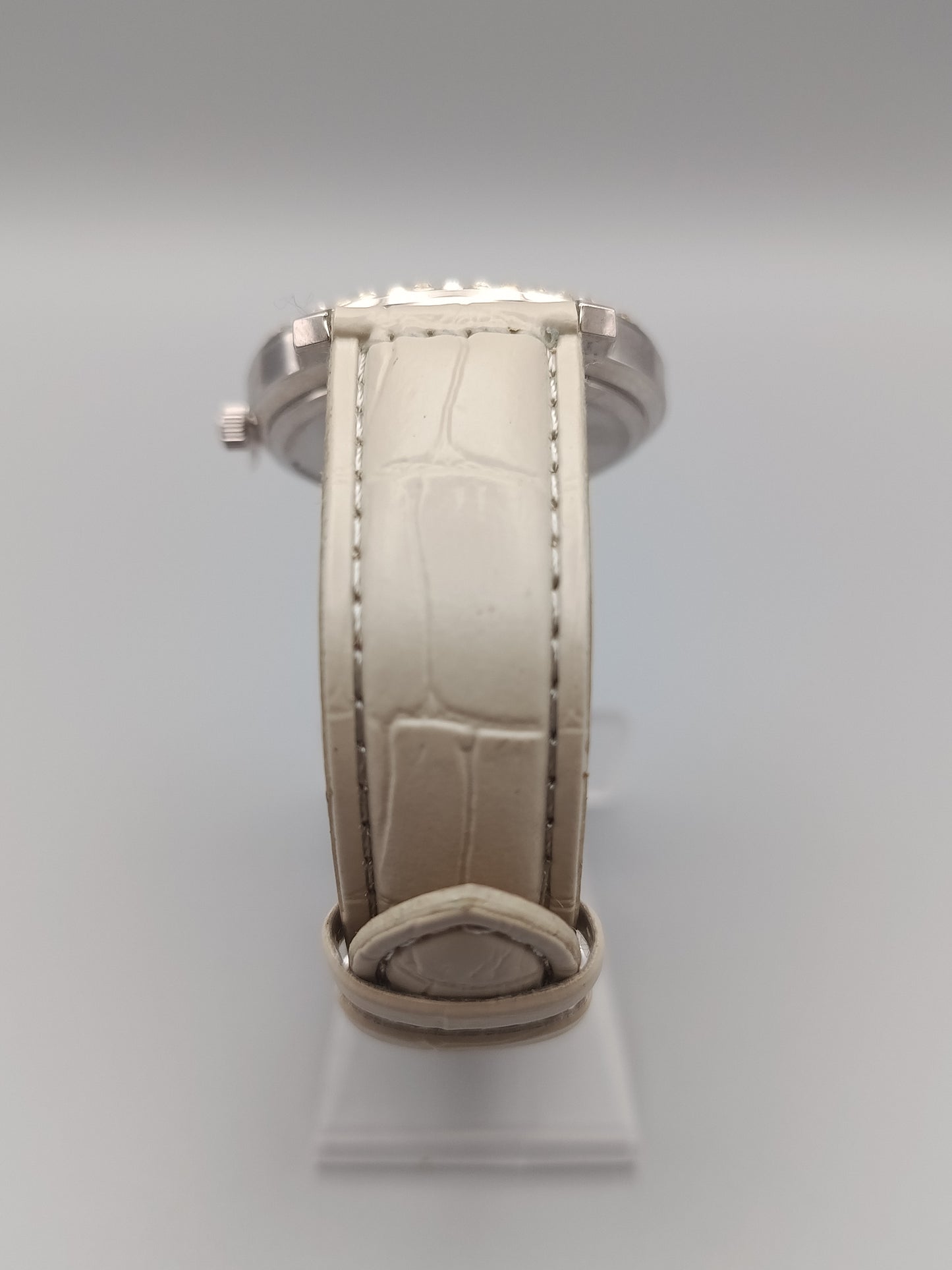 Moderne Damen Uhr mit Strasslünette und floralem Zifferblatt