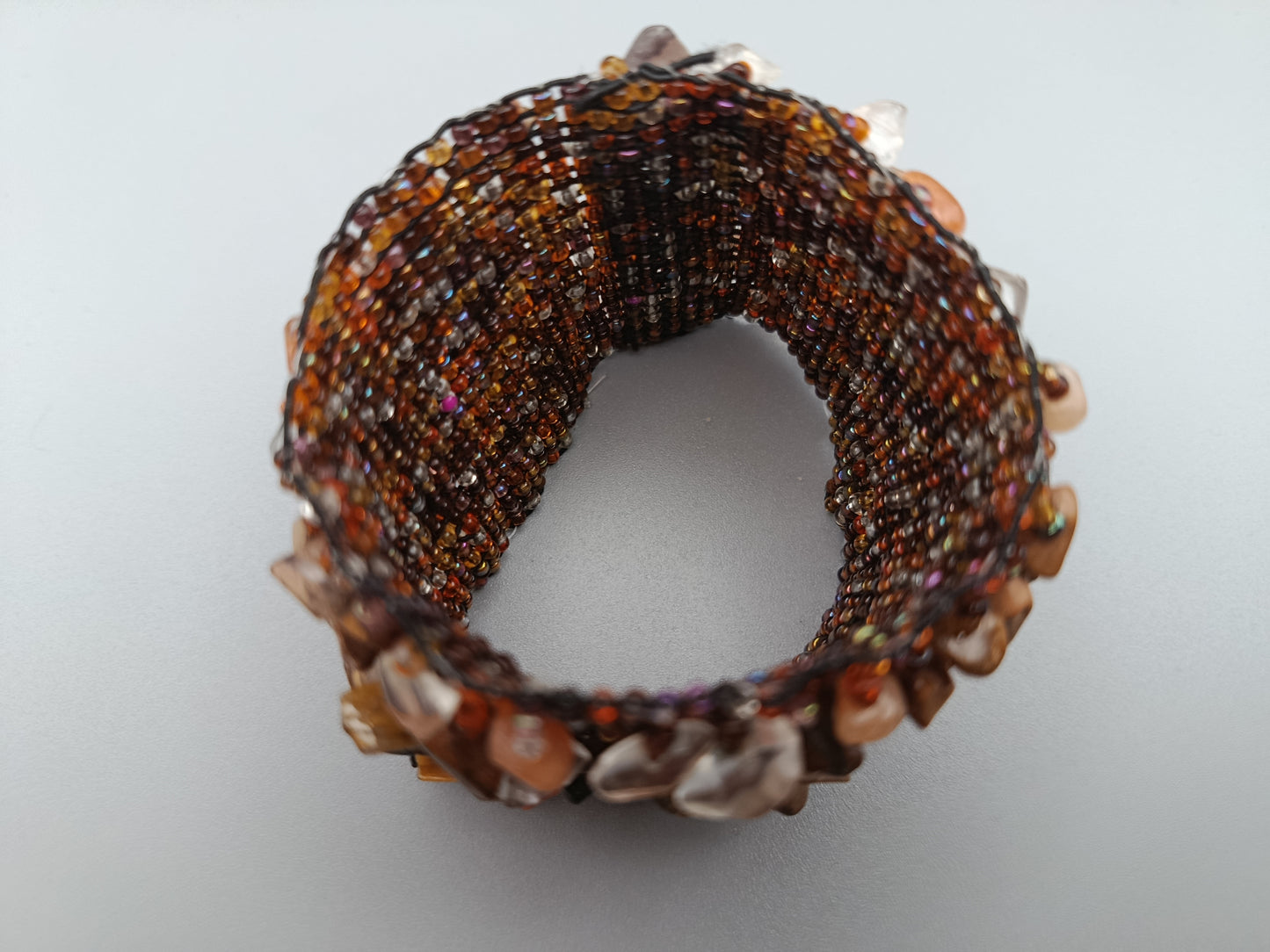 Breites Perlen Damen Armband mit Natursteinen