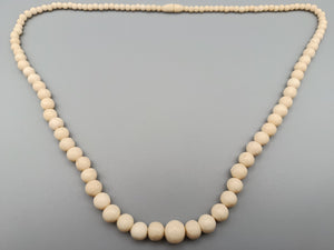 Klassische Elegante Perlenkette im Verlauf