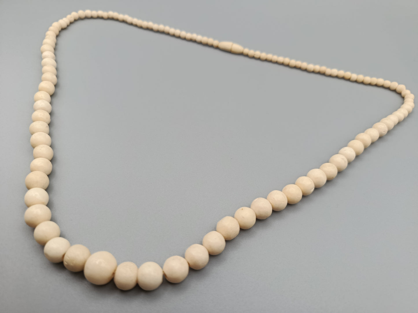 Klassische Elegante Perlenkette im Verlauf