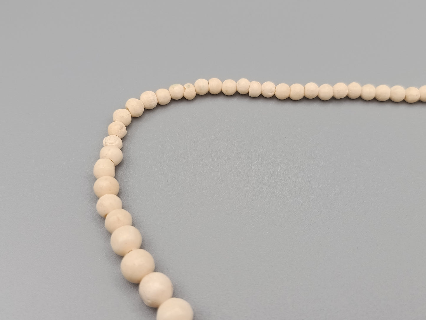 Klassische Elegante Perlenkette im Verlauf