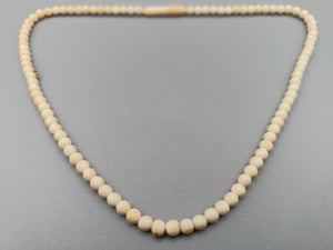 Klassische Perlen Kette aus Vintage Schmuckstück