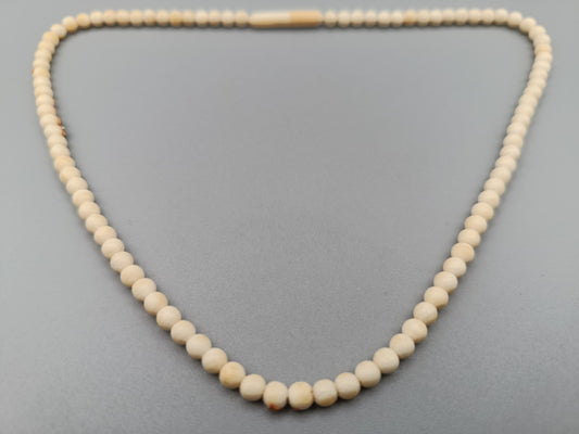 Klassische Perlen Kette aus Vintage Schmuckstück