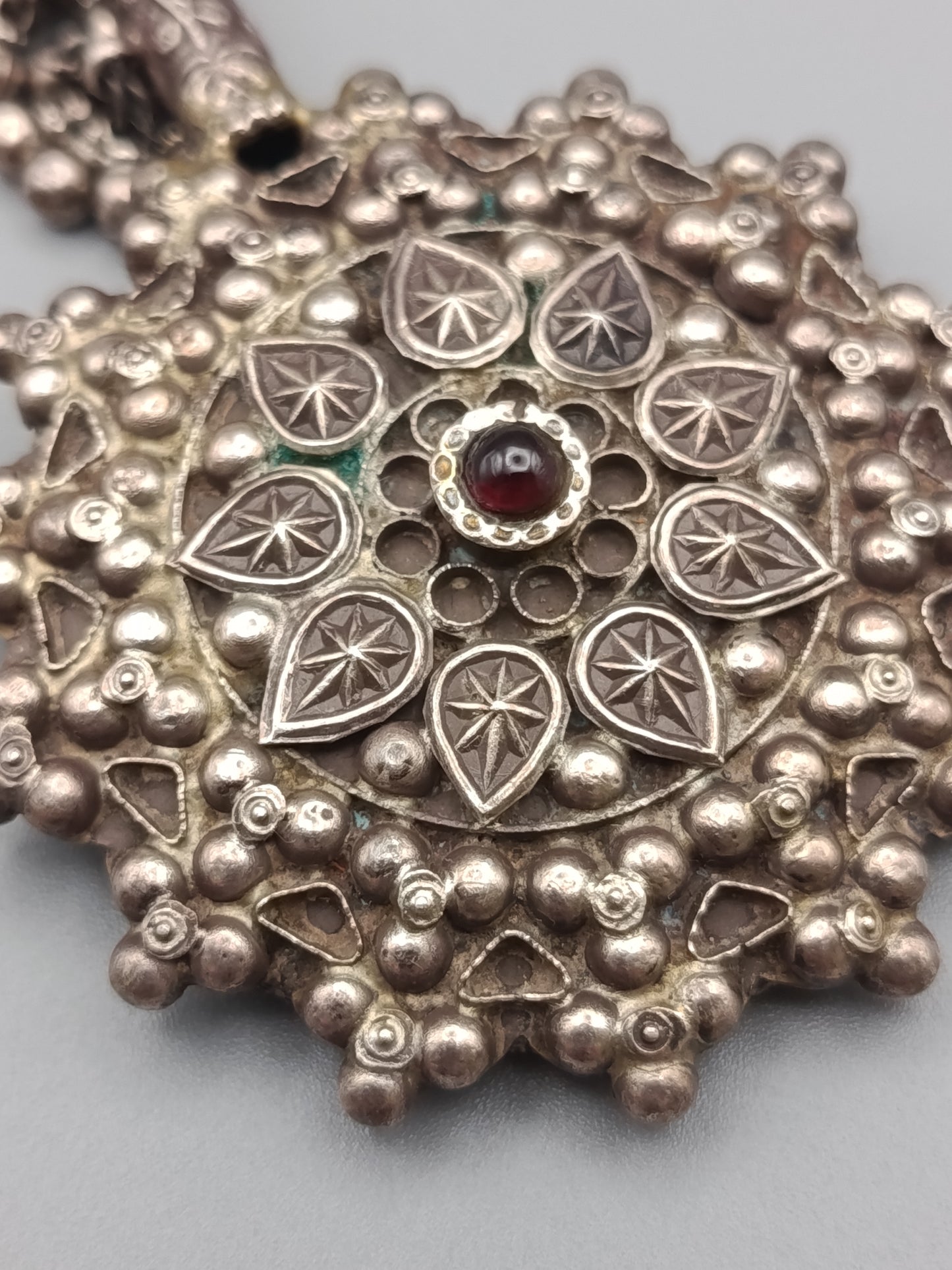 Antiker Handspiegel aus Silber Design mit Steinbesatz