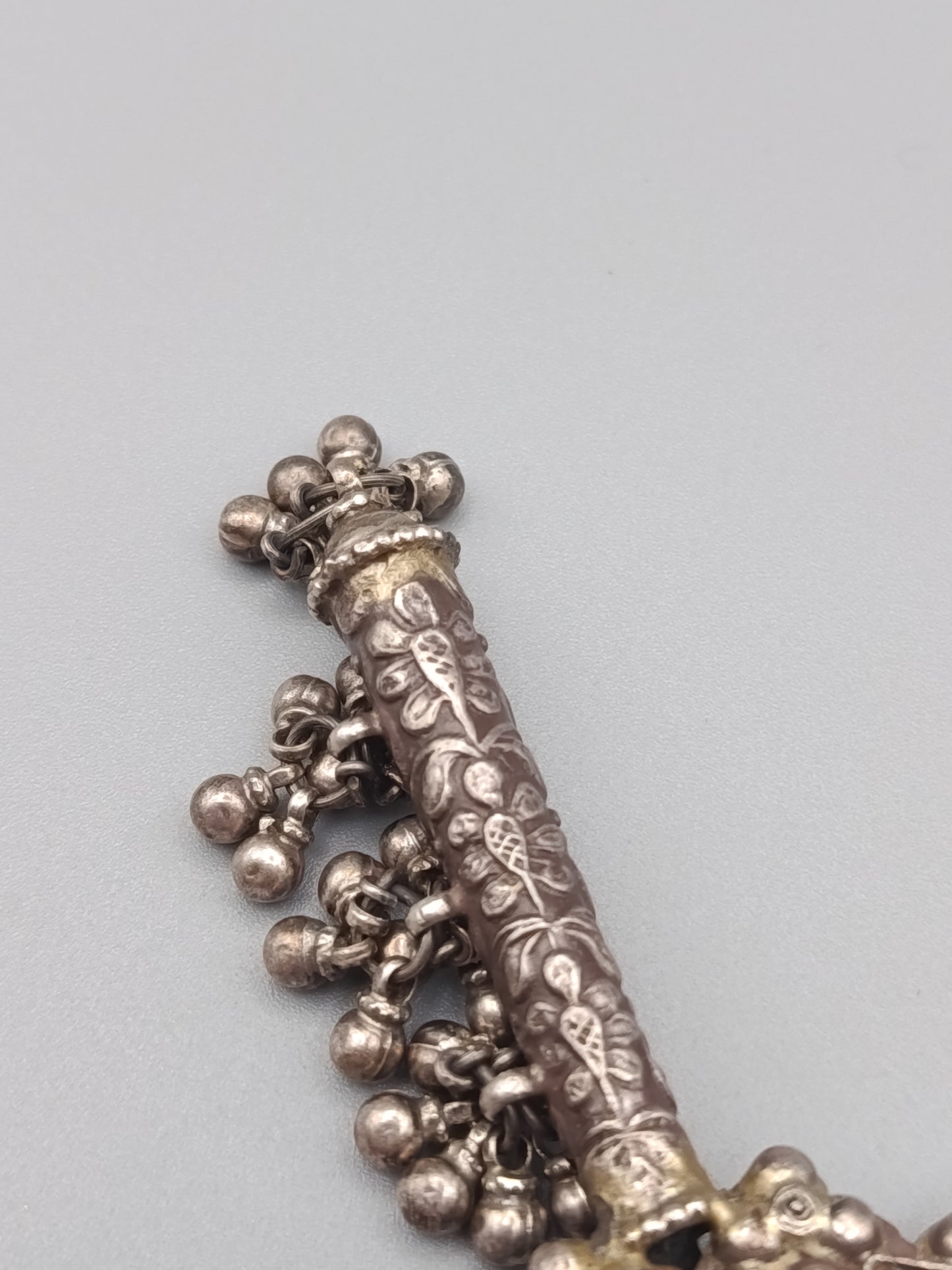 Antiker Handspiegel aus Silber Design mit Steinbesatz