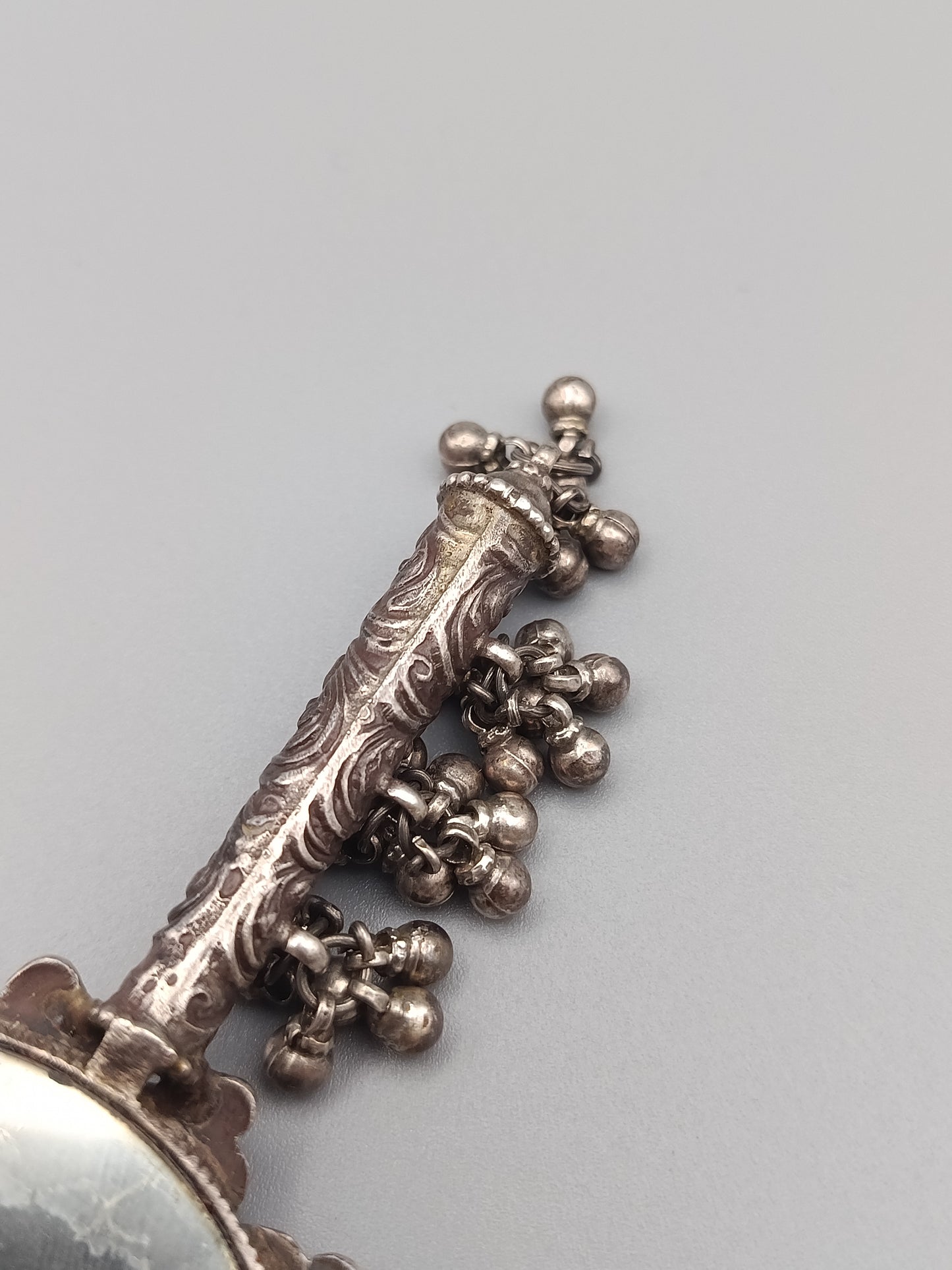 Antiker Handspiegel aus Silber Design mit Steinbesatz