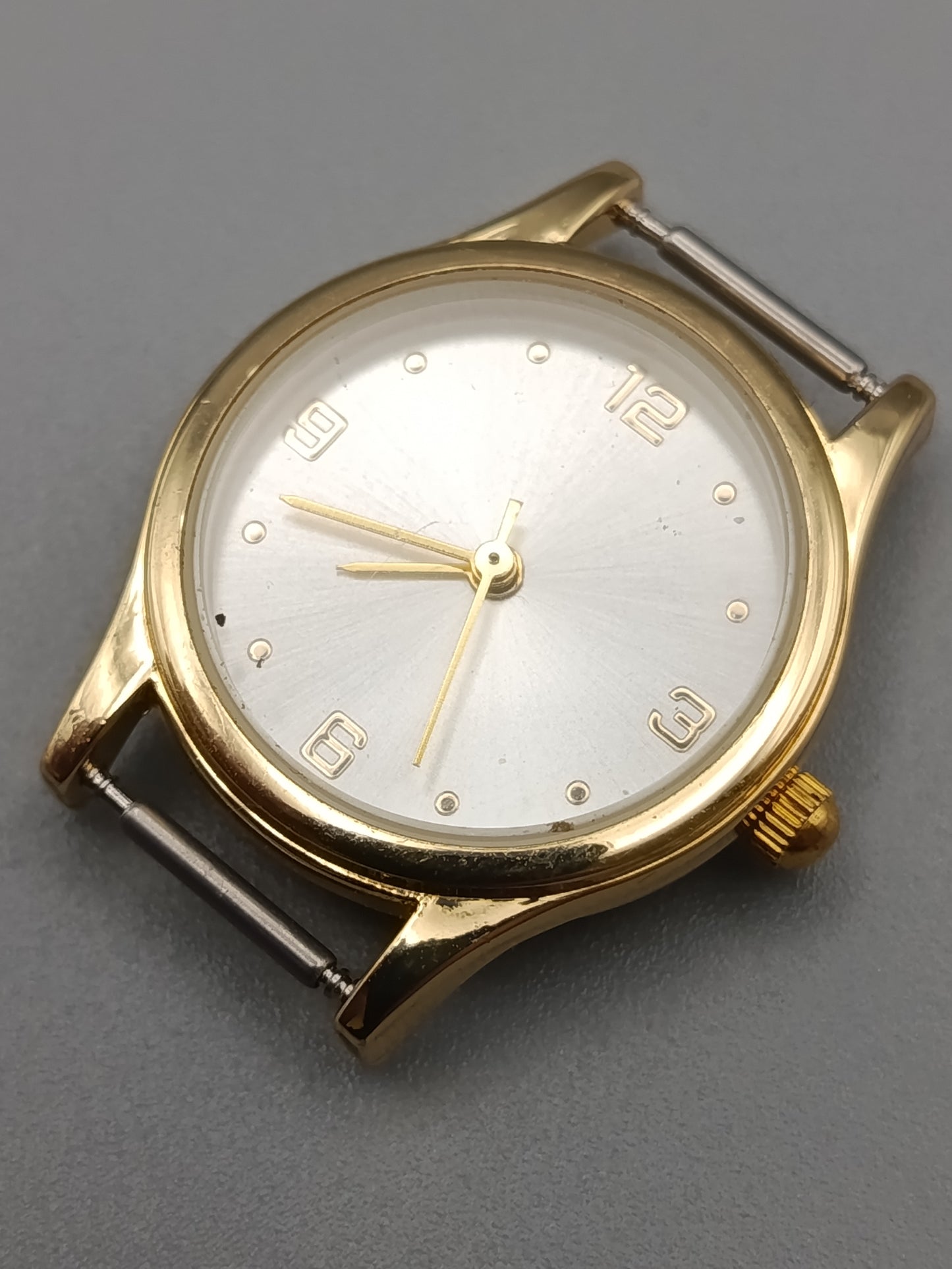 Elegante Damen Uhr in Gold-Optik Klassisch