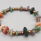 Buntes Steinarmband mit Kupferelementen
