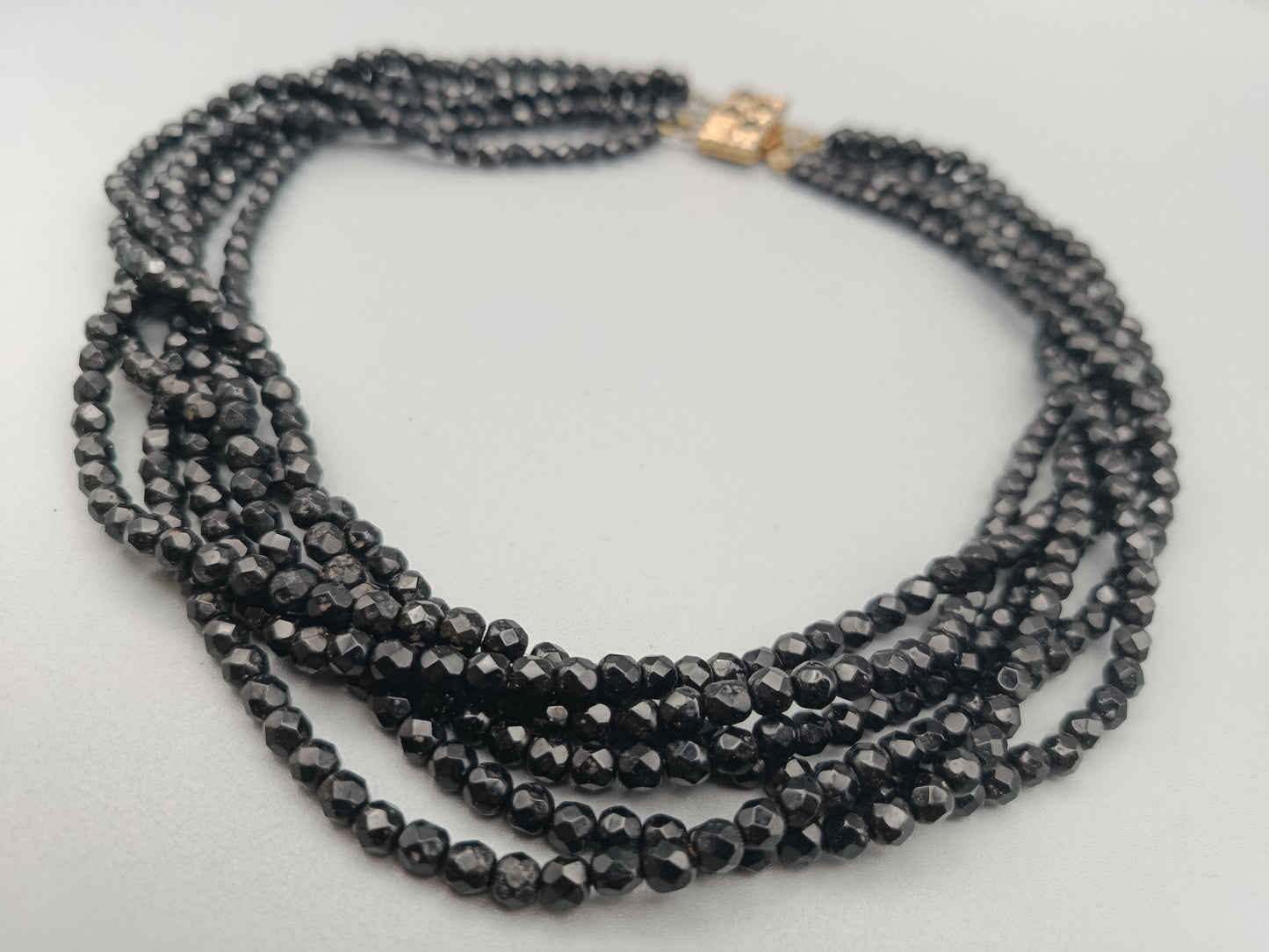 Mehrreihige schwarze Perlenkette Eleganter Schmuck