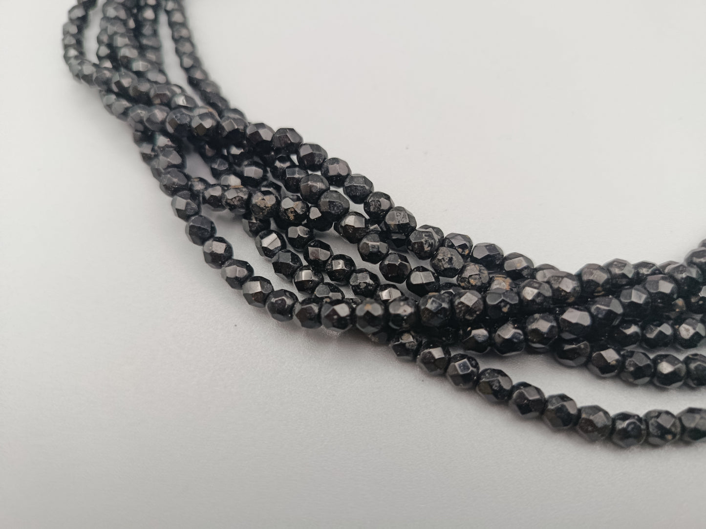 Mehrreihige schwarze Perlenkette Eleganter Schmuck