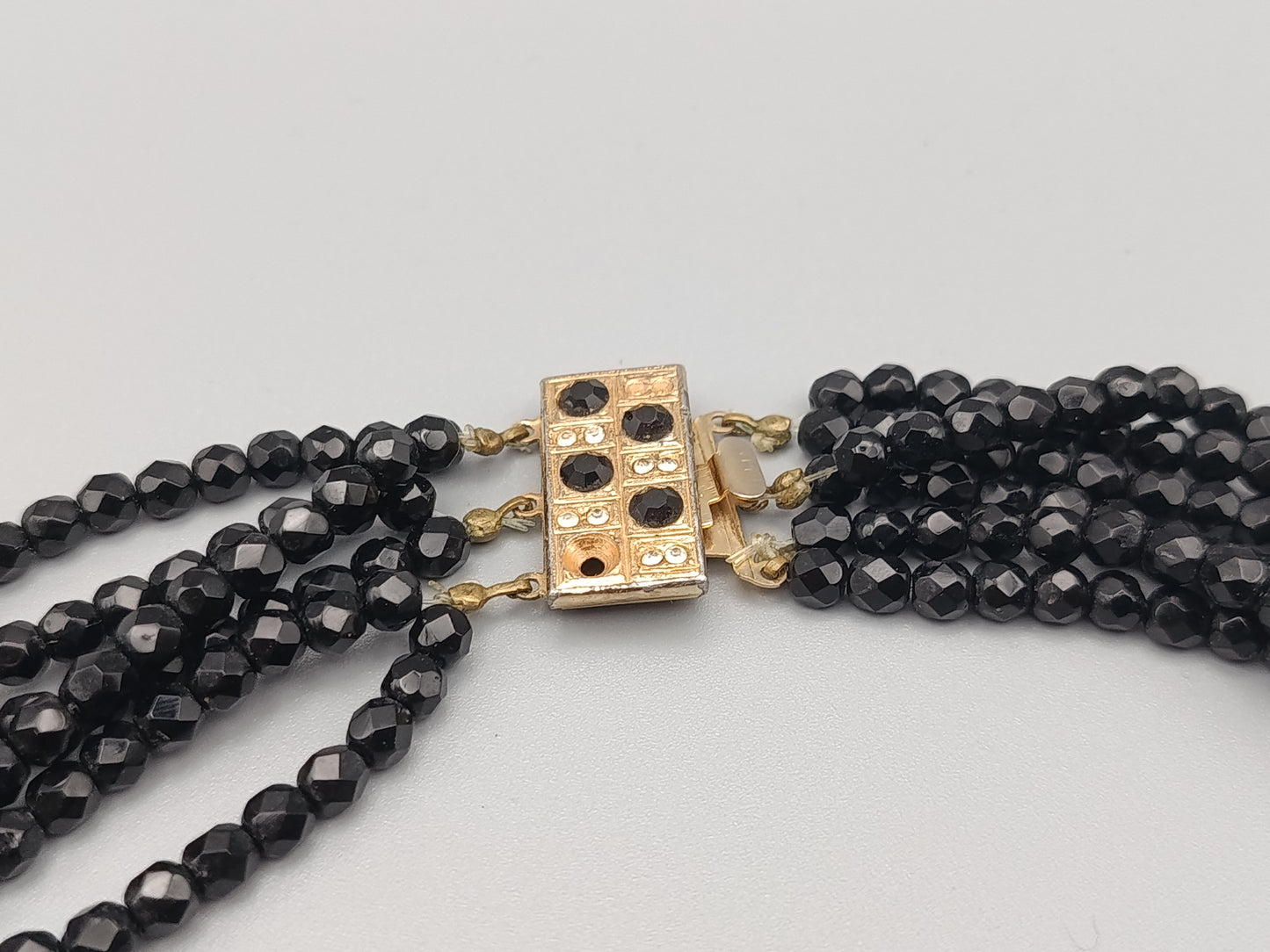 Mehrreihige schwarze Perlenkette Eleganter Schmuck