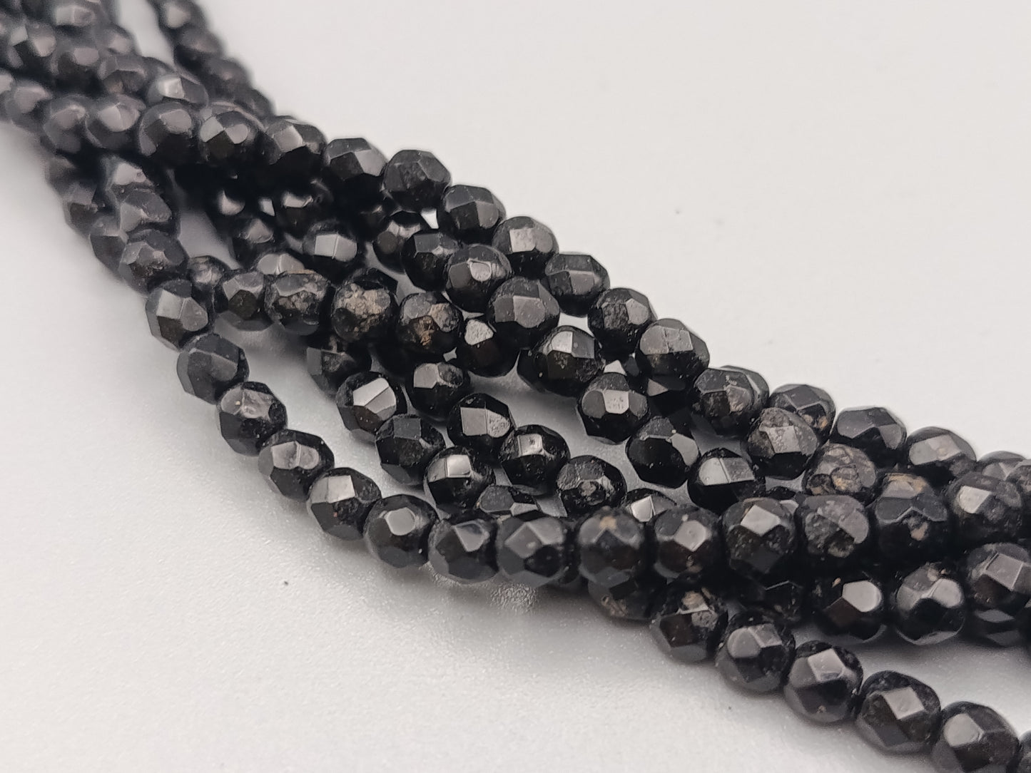 Mehrreihige schwarze Perlenkette Eleganter Schmuck