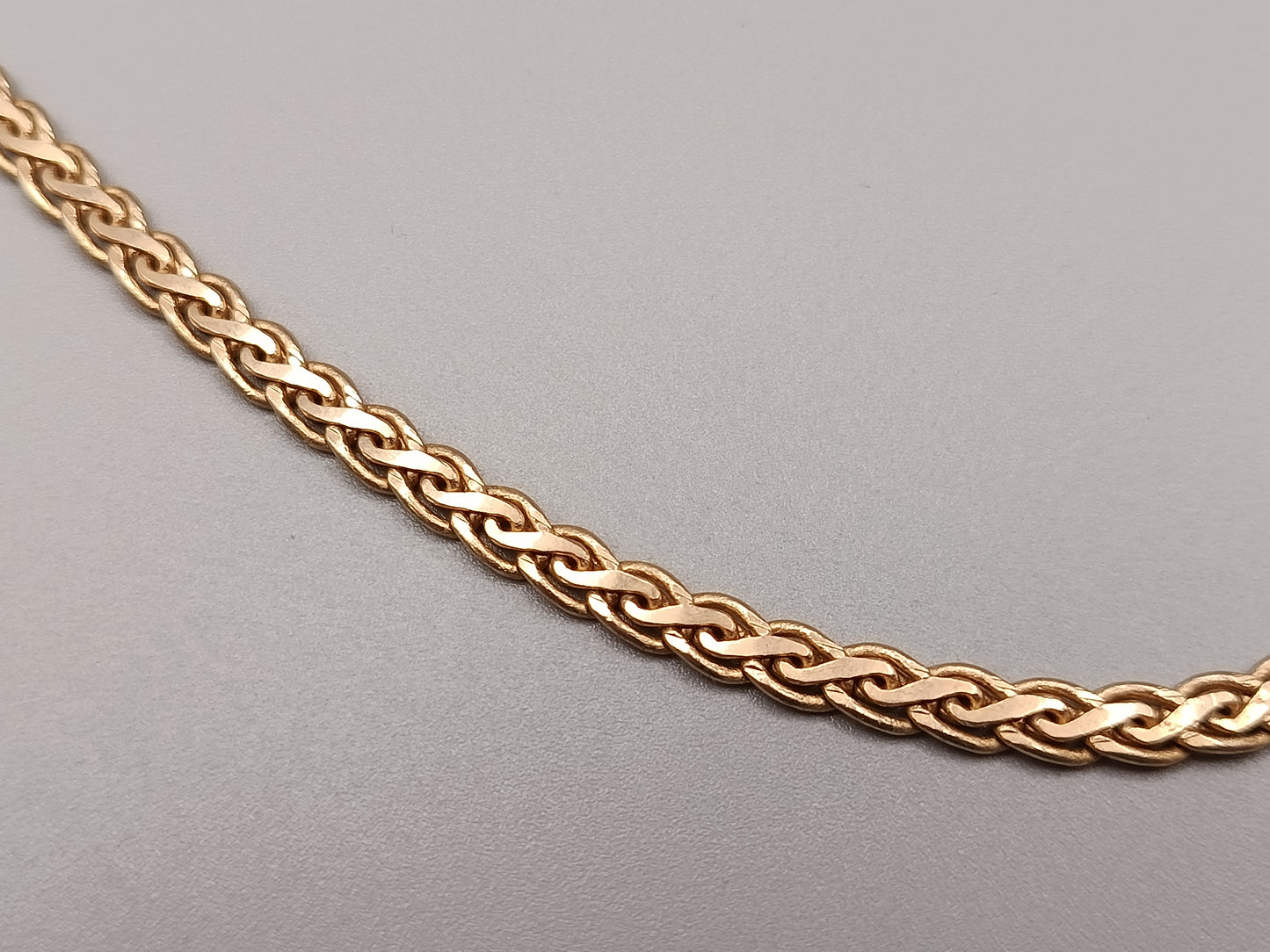 Elegante Damen Kette in Gold-Optik mit Zopfmuster