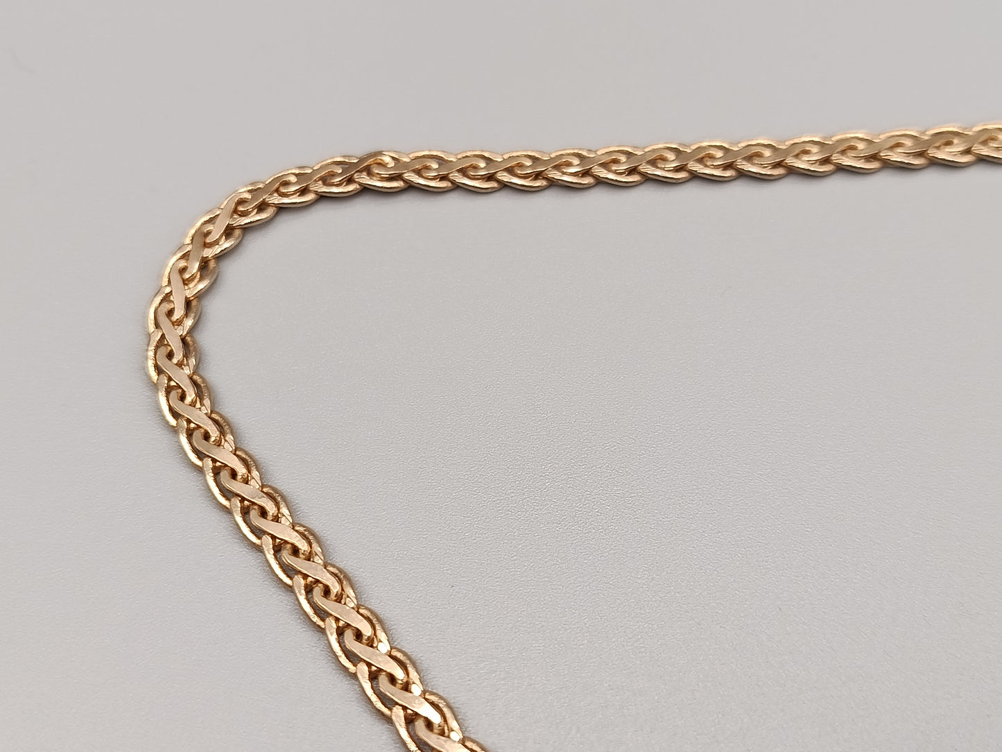 Elegante Damen Kette in Gold-Optik mit Zopfmuster