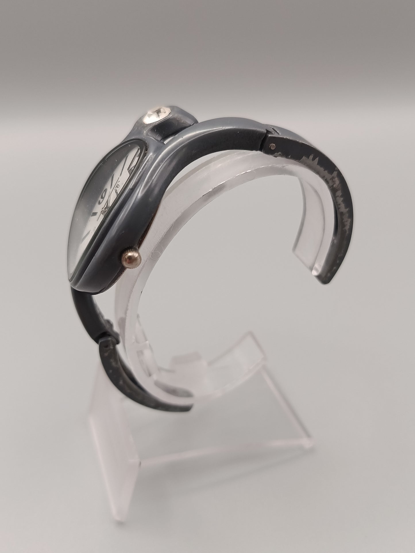 Moderne Camelia Damen Uhr Futuristisches Design