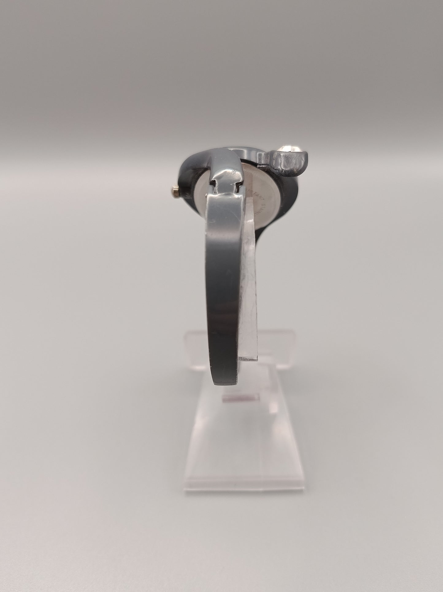 Moderne Camelia Damen Uhr Futuristisches Design