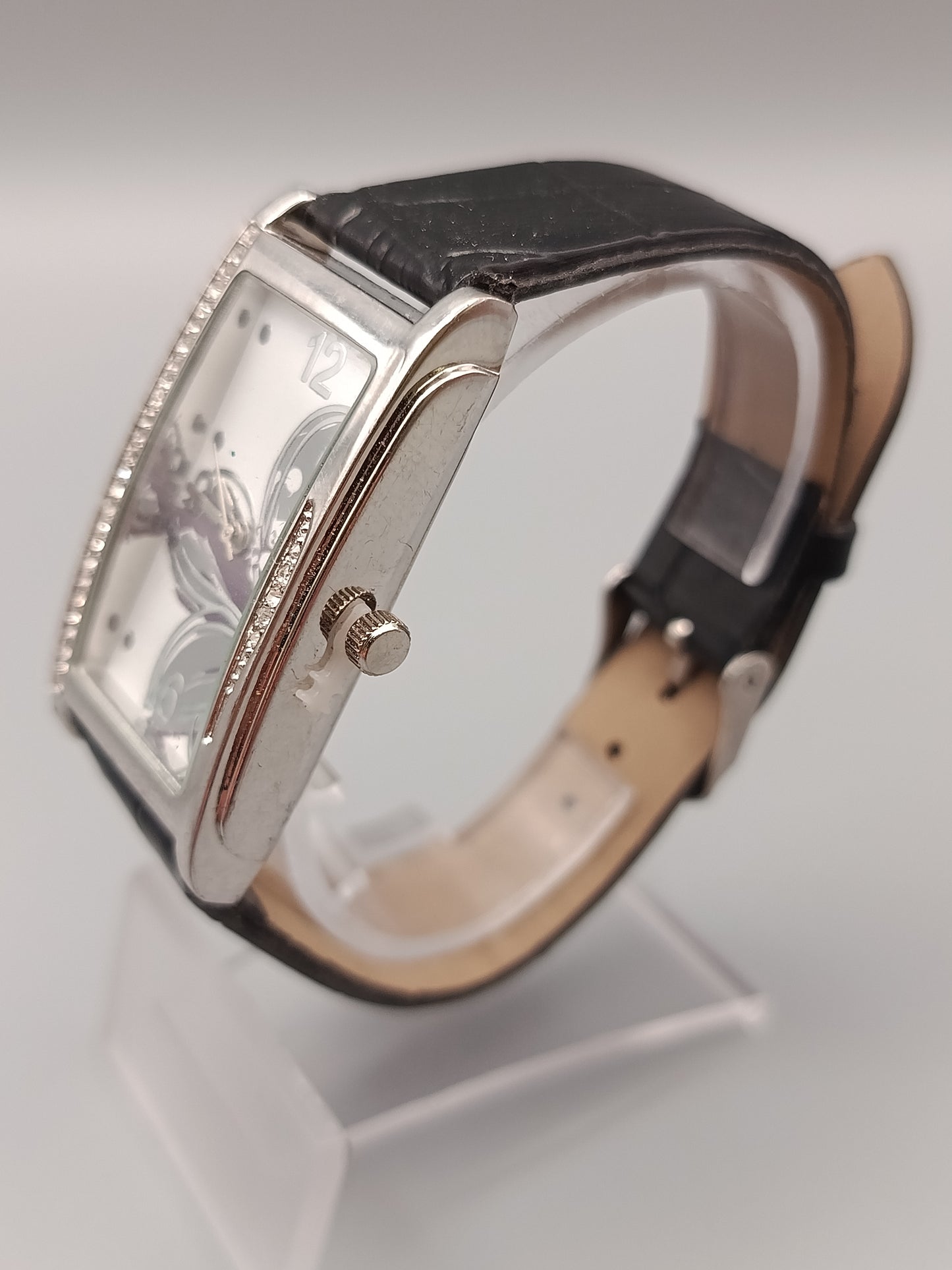 Elegante Damen Uhr mit Schmetterlings-Design