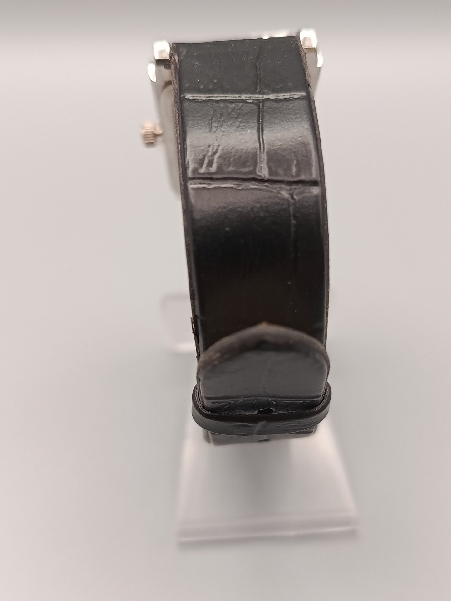 Elegante Damen Uhr mit Schmetterlings-Design