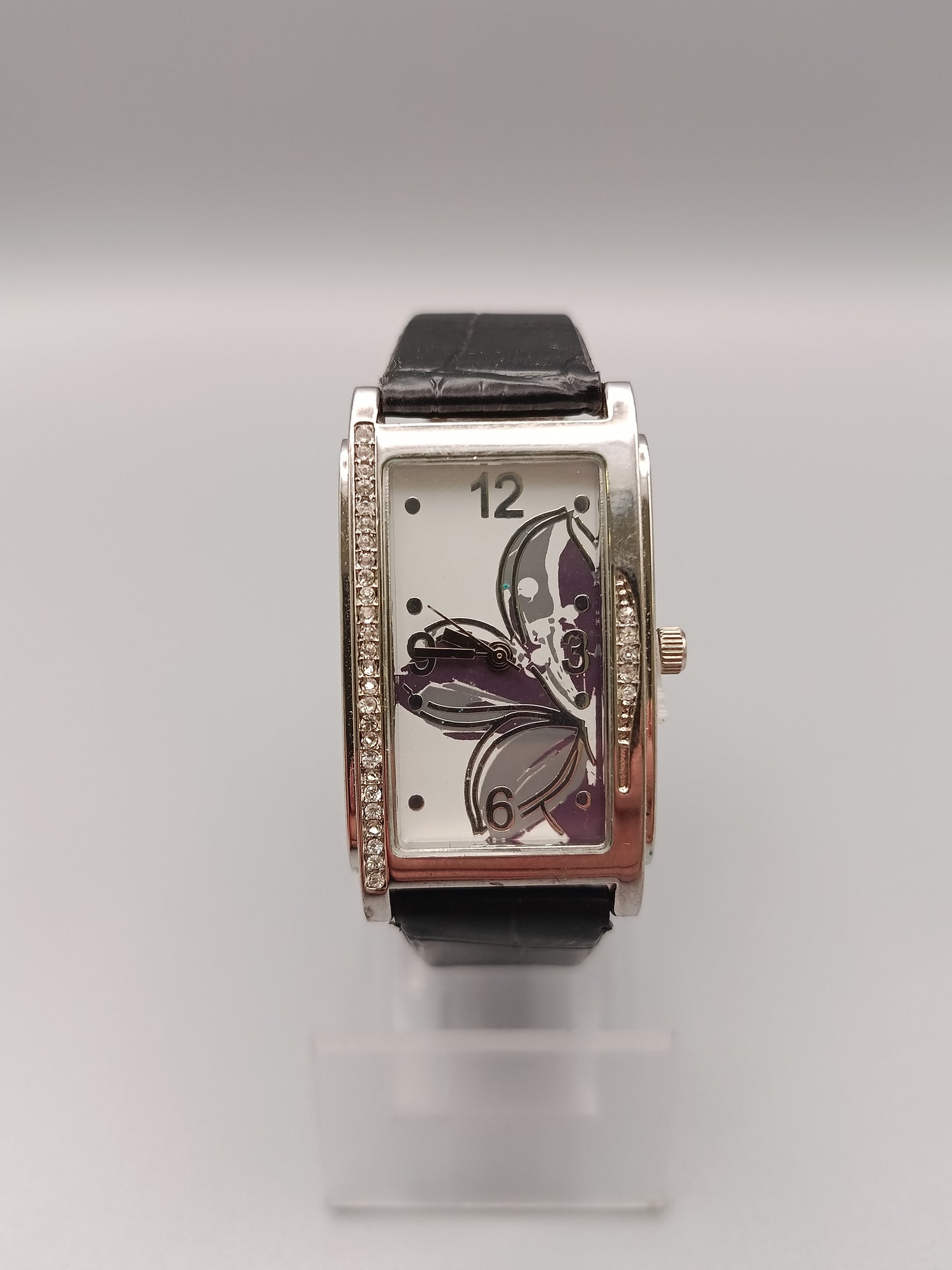 Elegante Damen Uhr mit Schmetterlings-Design
