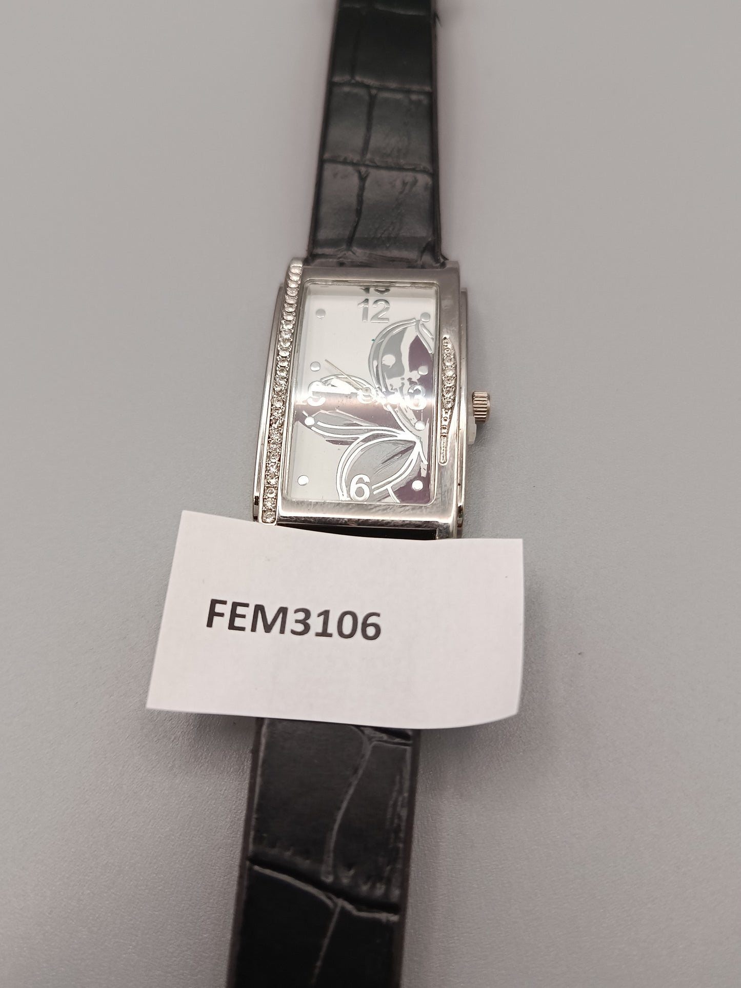 Elegante Damen Uhr mit Schmetterlings-Design
