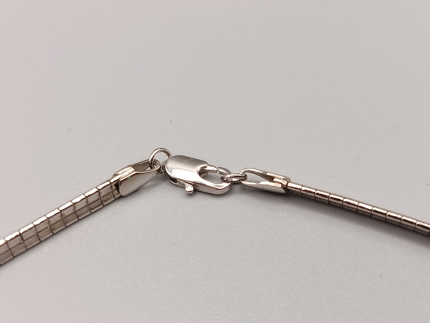 Elegante Damen Kette Design in Silber-Optik