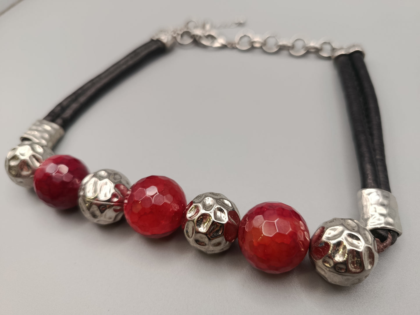 Moderne Damen Kette Rote Statement-Perlen