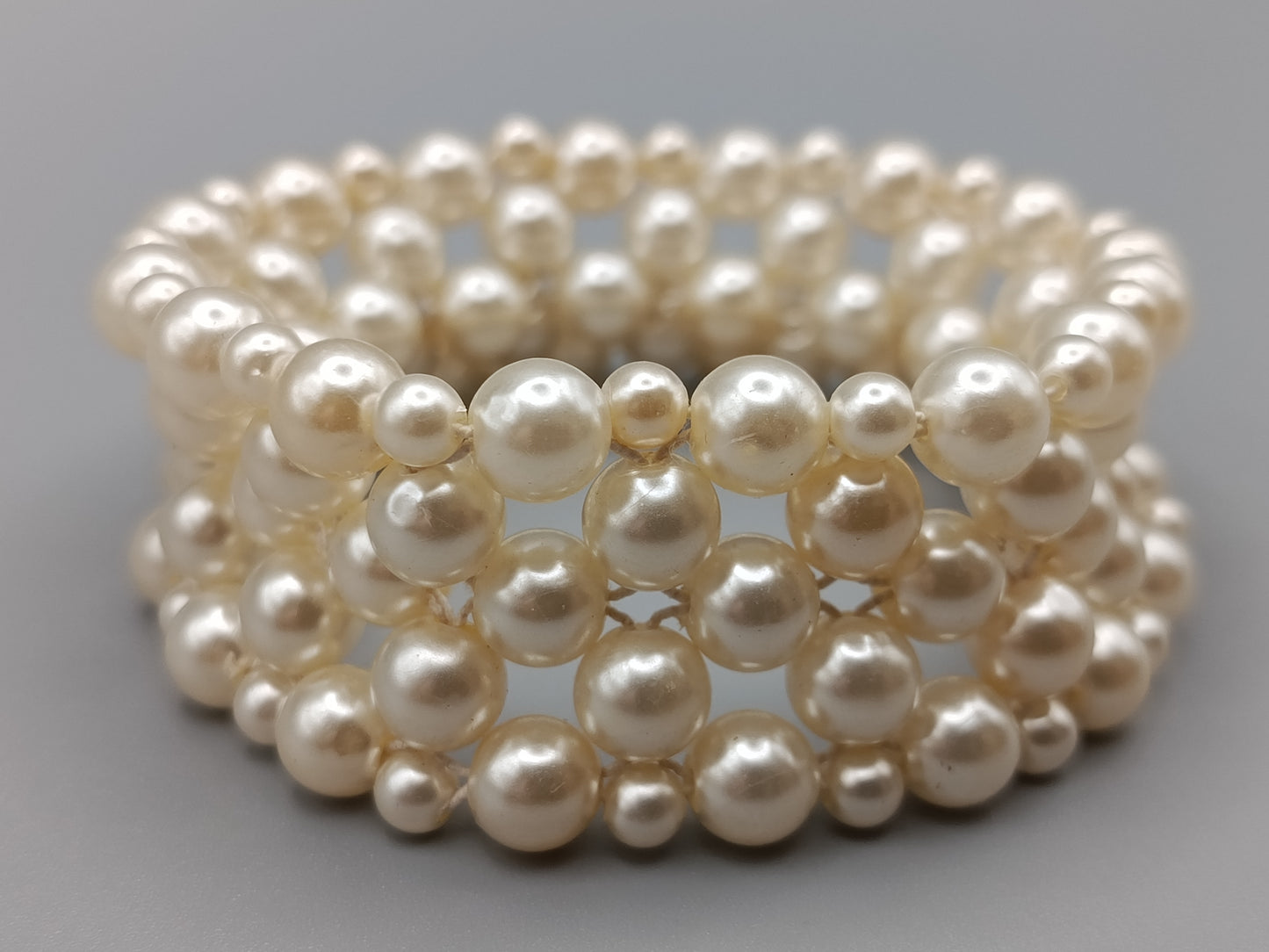 Breites Damen Perlenarmband  Elegantes Design