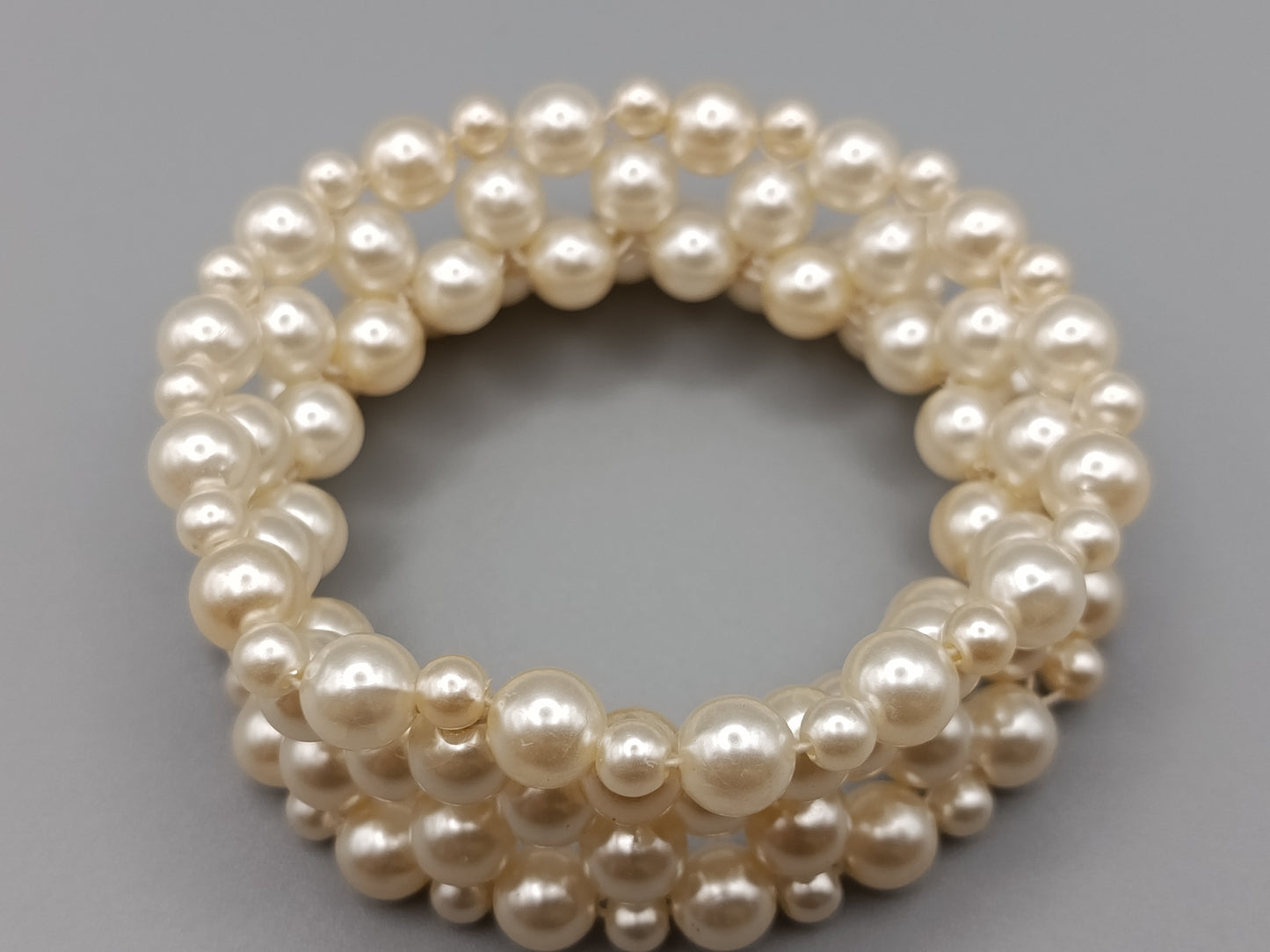 Breites Damen Perlenarmband  Elegantes Design