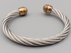 Markanter Damen Armreif im Kabel-Design