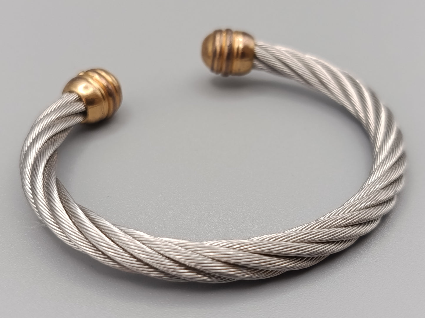 Markanter Damen Armreif im Kabel-Design