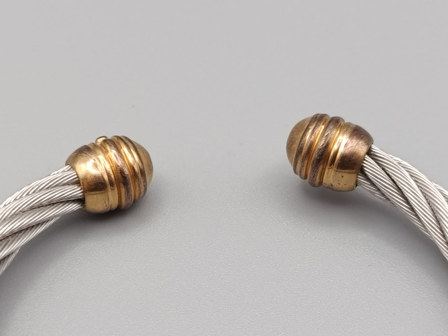 Markanter Damen Armreif im Kabel-Design