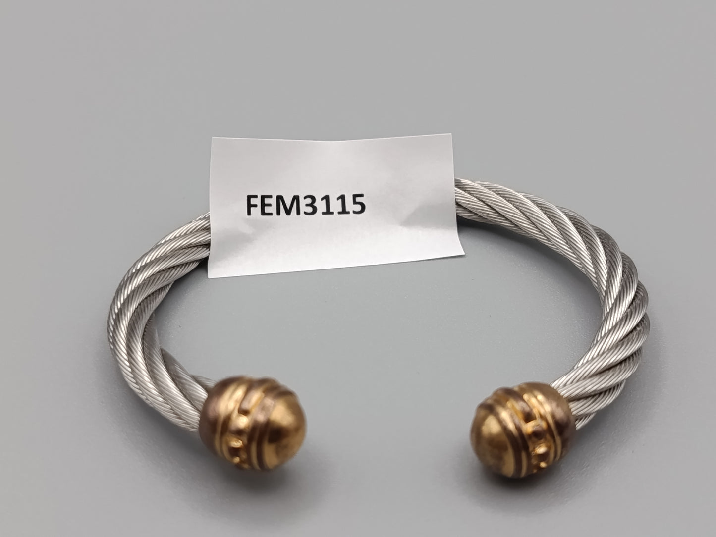 Markanter Damen Armreif im Kabel-Design