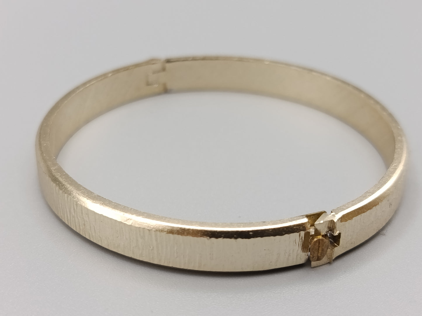 Klassischer Damen Armreif in Gold-Optik Armschmuck