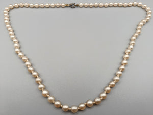 Klassische Damen Perlenkette Zeitlose Eleganz