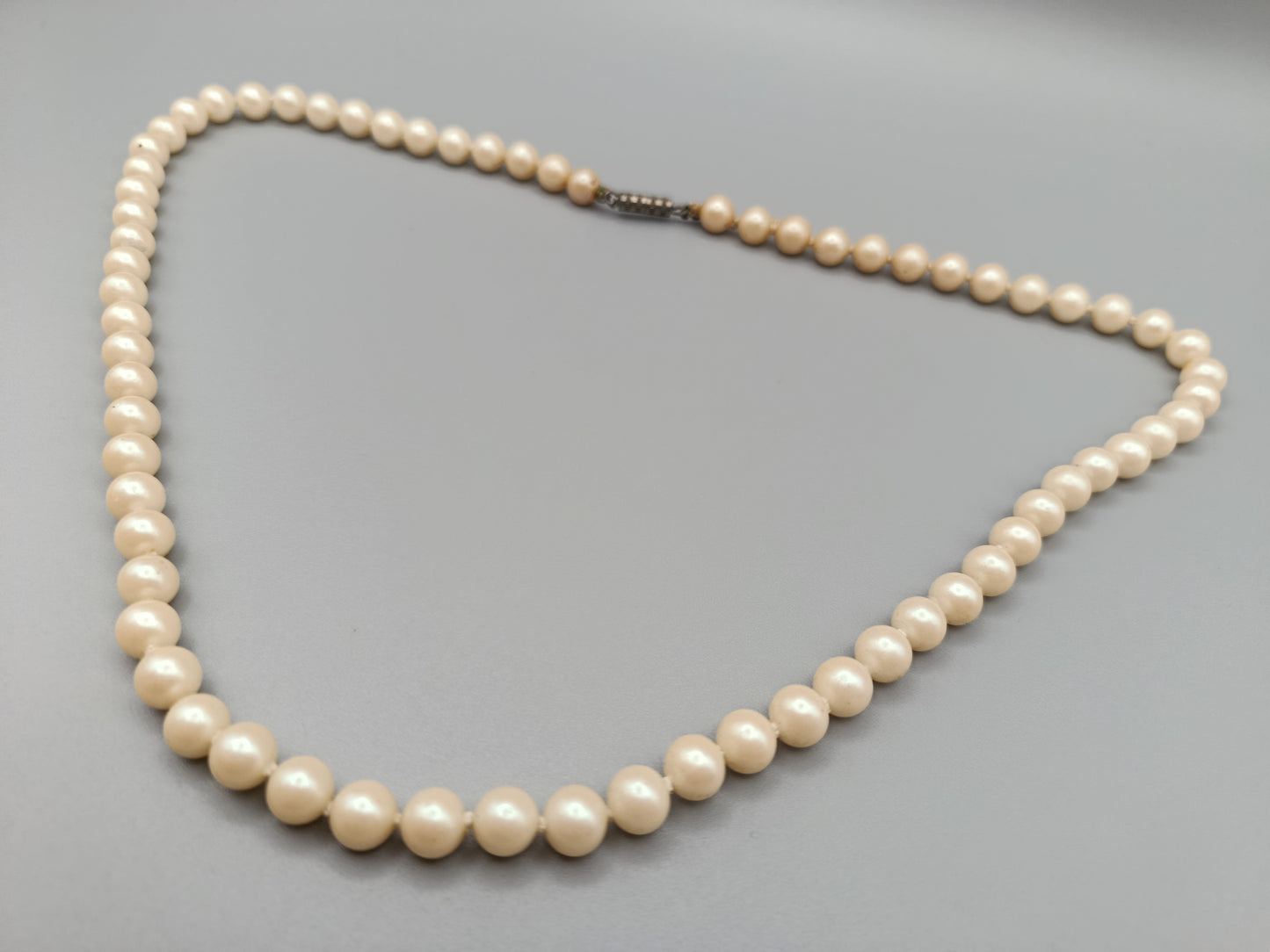 Klassische Damen Perlenkette Zeitlose Eleganz