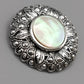 Edle Vintage Brosche  Schimmernder Perlmutt-Besatz
