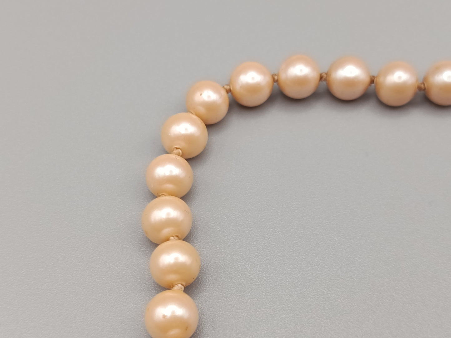 Edle Damen Perlen Kette mit verzierten Schmuckverschluss