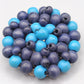 Moderne Vintage Brosche mit blauen Holzperlen