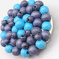 Moderne Vintage Brosche mit blauen Holzperlen