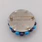 Moderne Vintage Brosche mit blauen Holzperlen