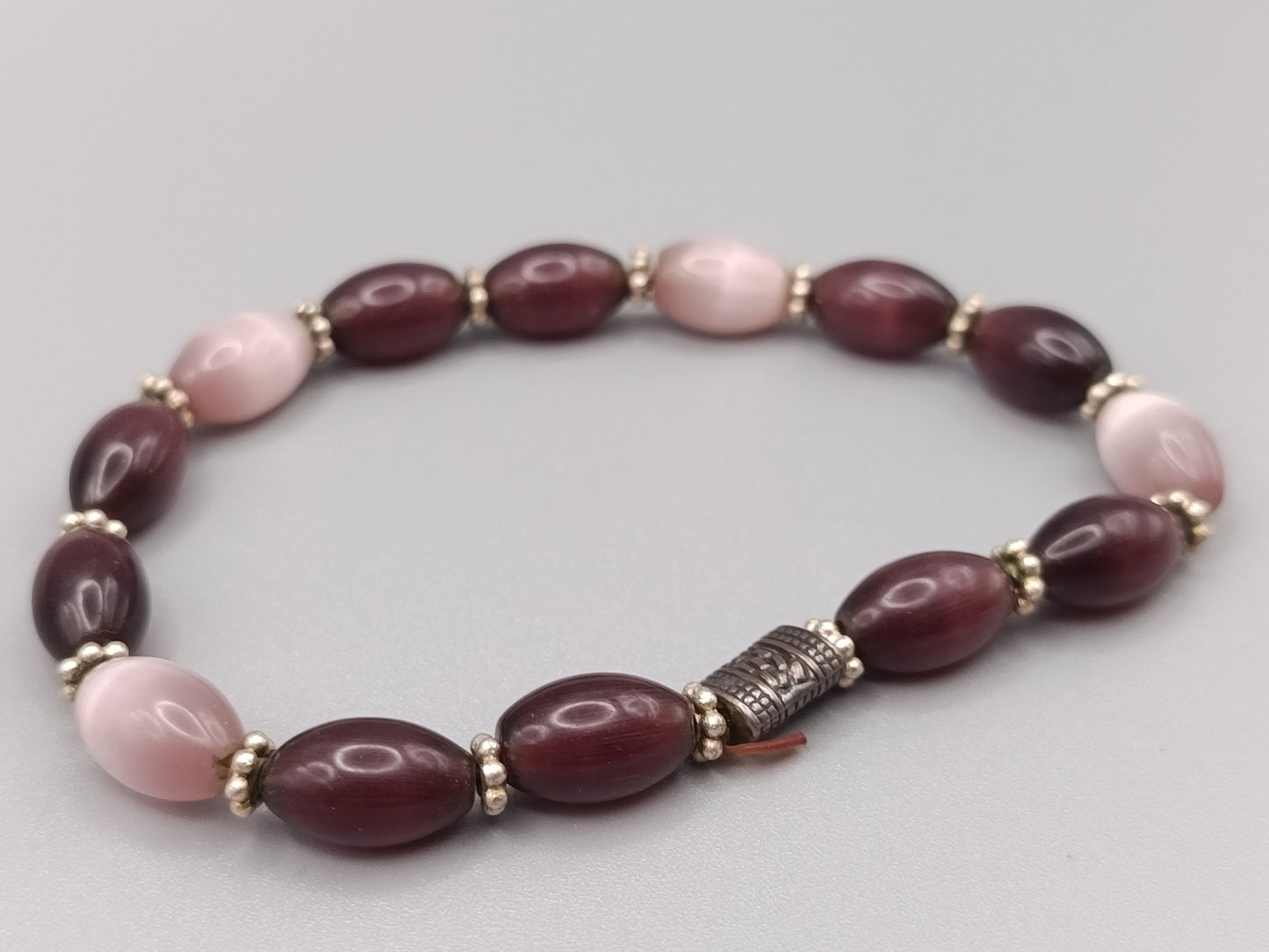 Stilvolles Damen Armband mit ovalen Perlen