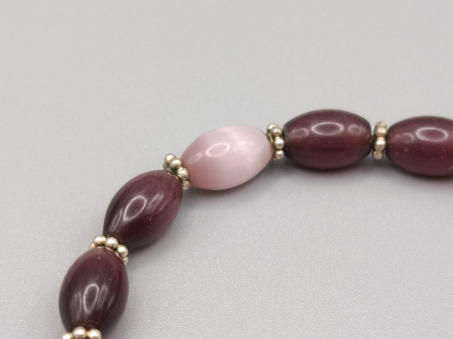 Stilvolles Damen Armband mit ovalen Perlen