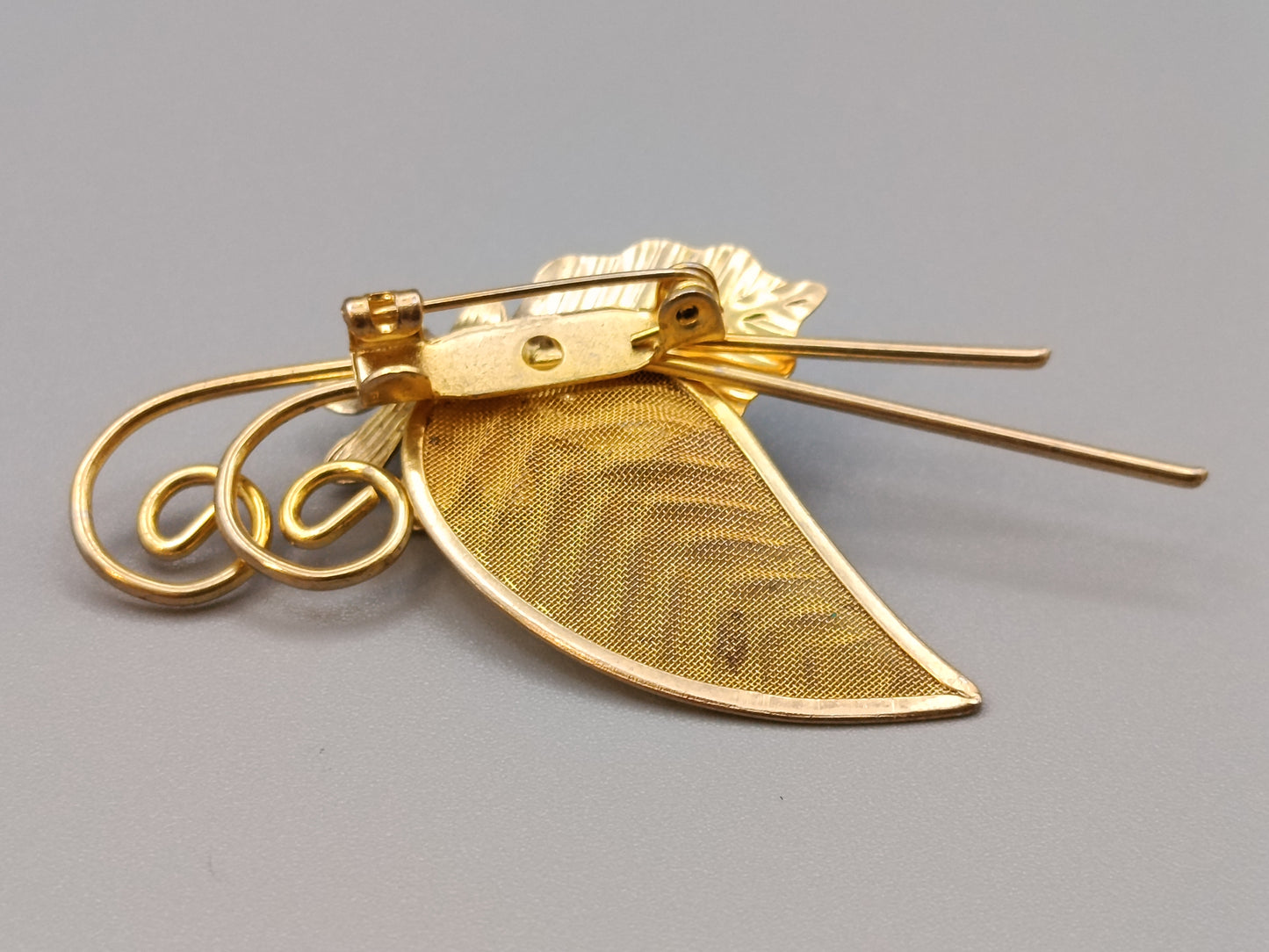 Edle Vintage Brosche in Gold Optik Florales Design
