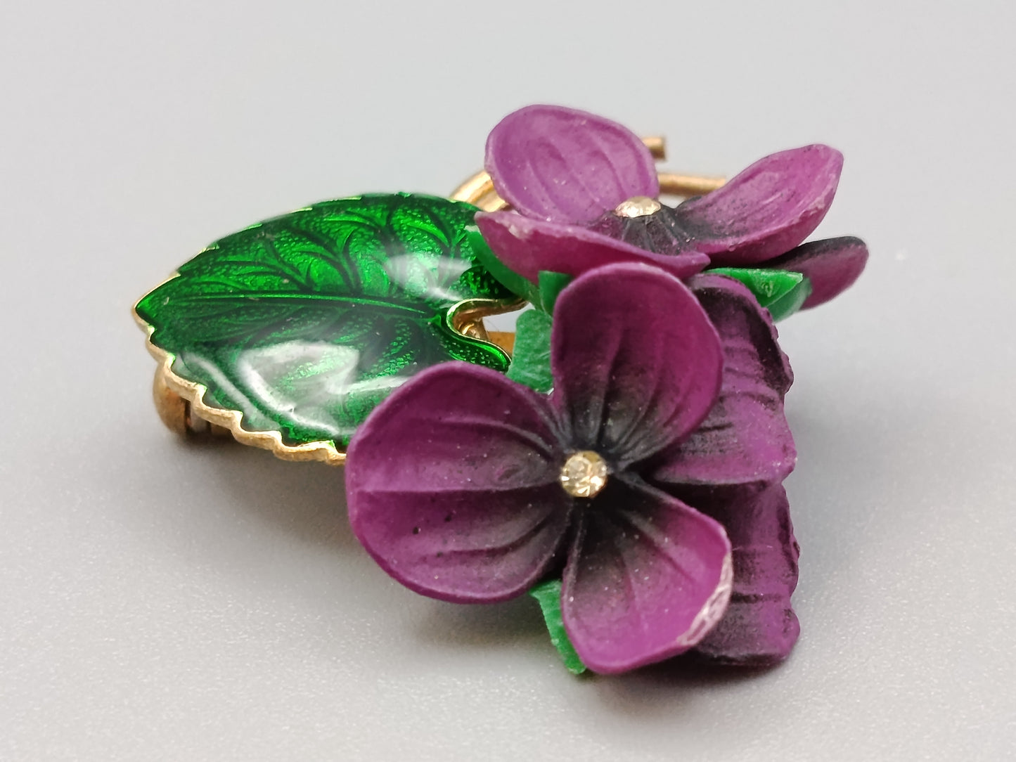 Veilchen Brosche Florales Vintage Design mit Emaille