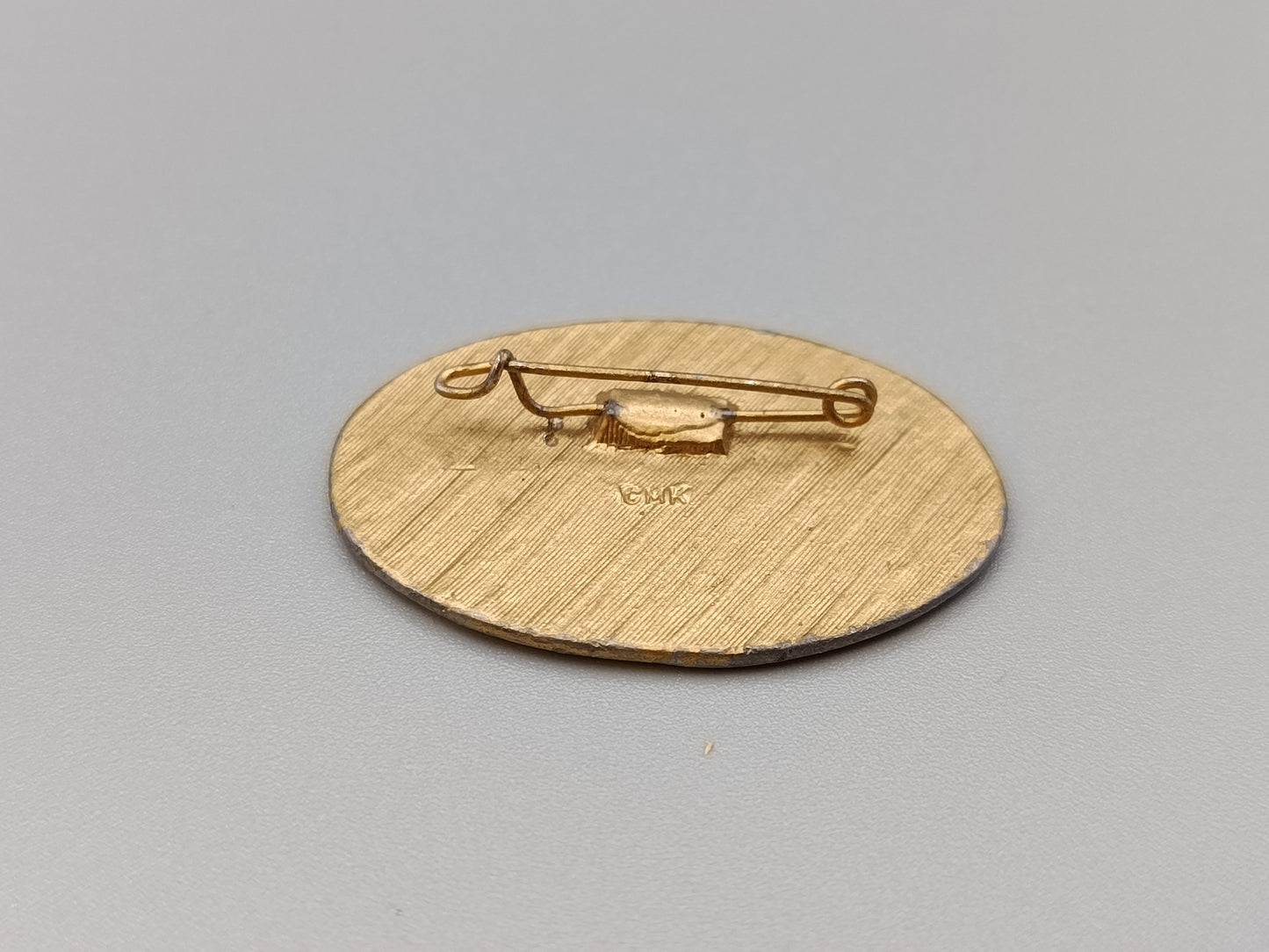 Ovale Brosche in Goldoptik Vintage Design