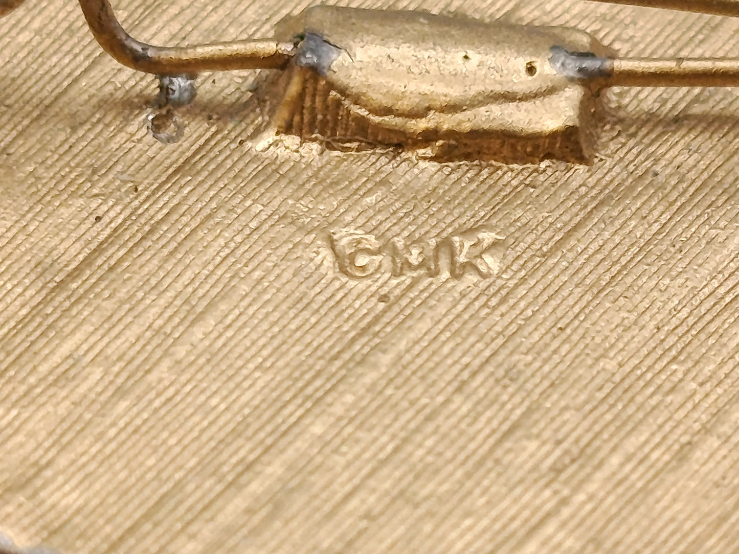 Ovale Brosche in Goldoptik Vintage Design